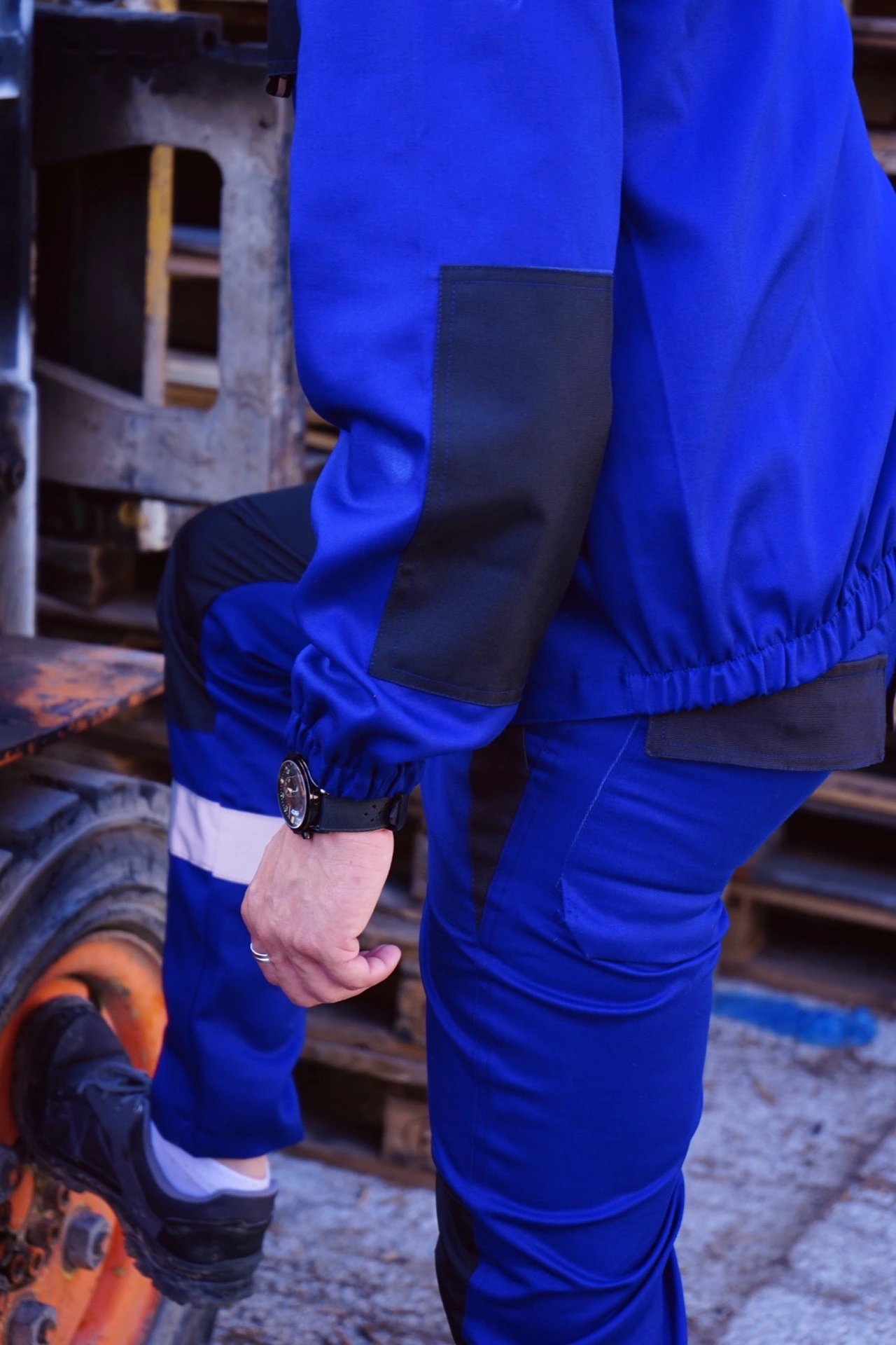 715C447F-D07C-4FDC-AEBC-45BEA2328517